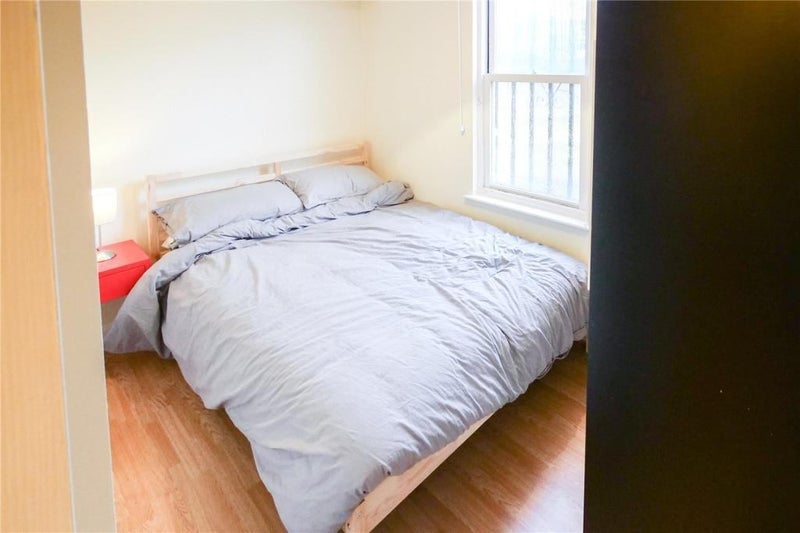 Room Leabank Square in Greater London