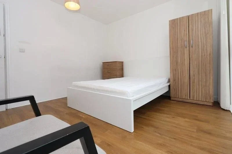 Room Naomi Street in Greater London