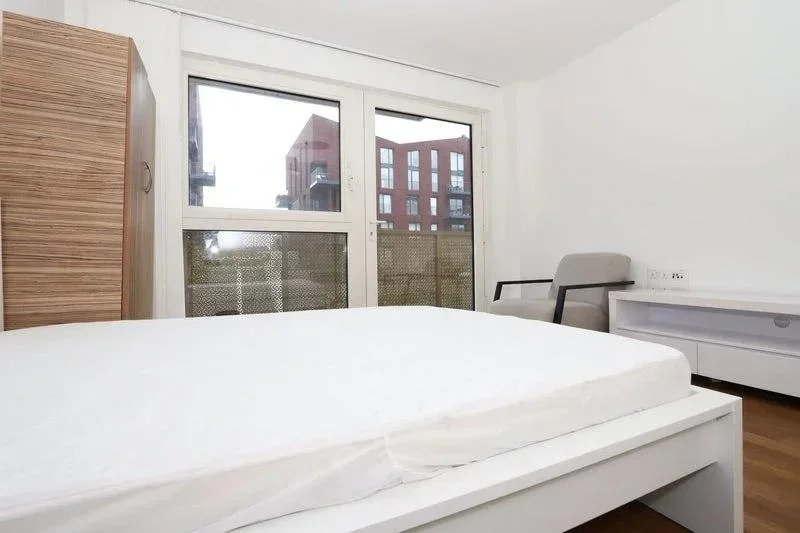 Room Naomi Street in Greater London