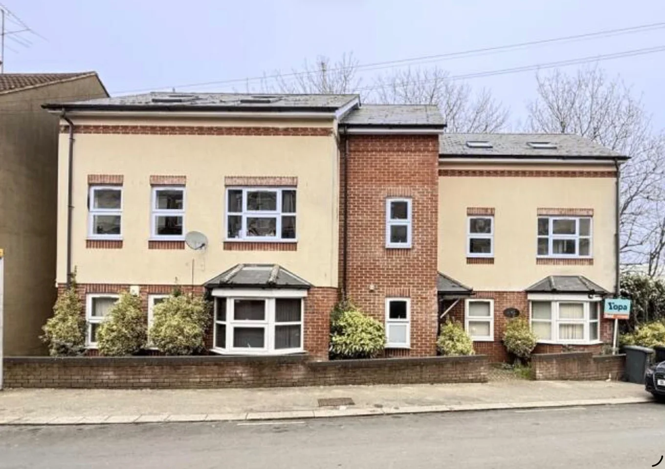 Flat St Saviour's Crescent in Luton