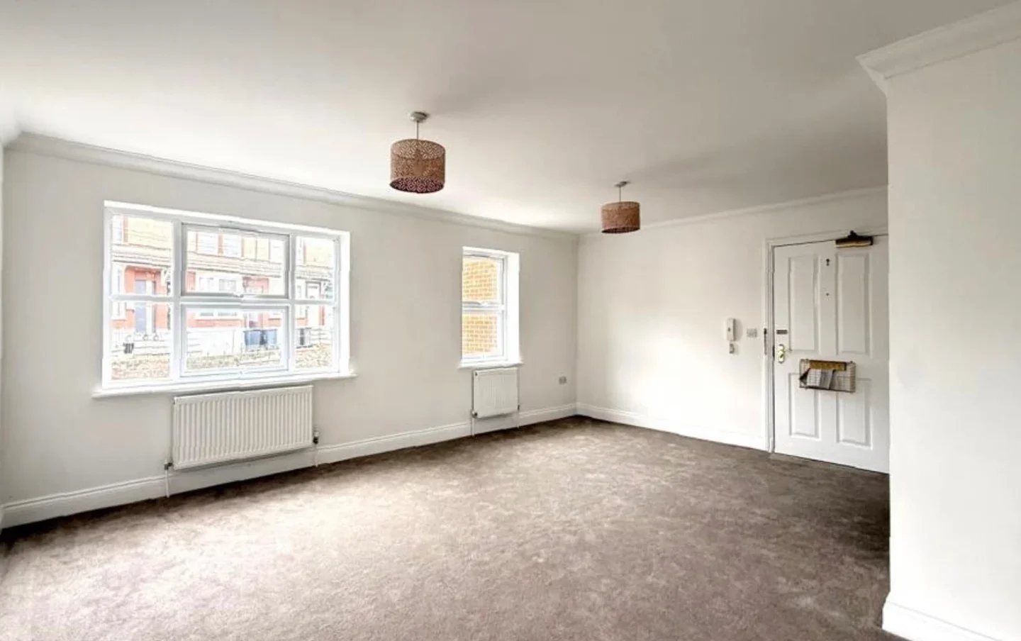 Flat St Saviour's Crescent in Luton