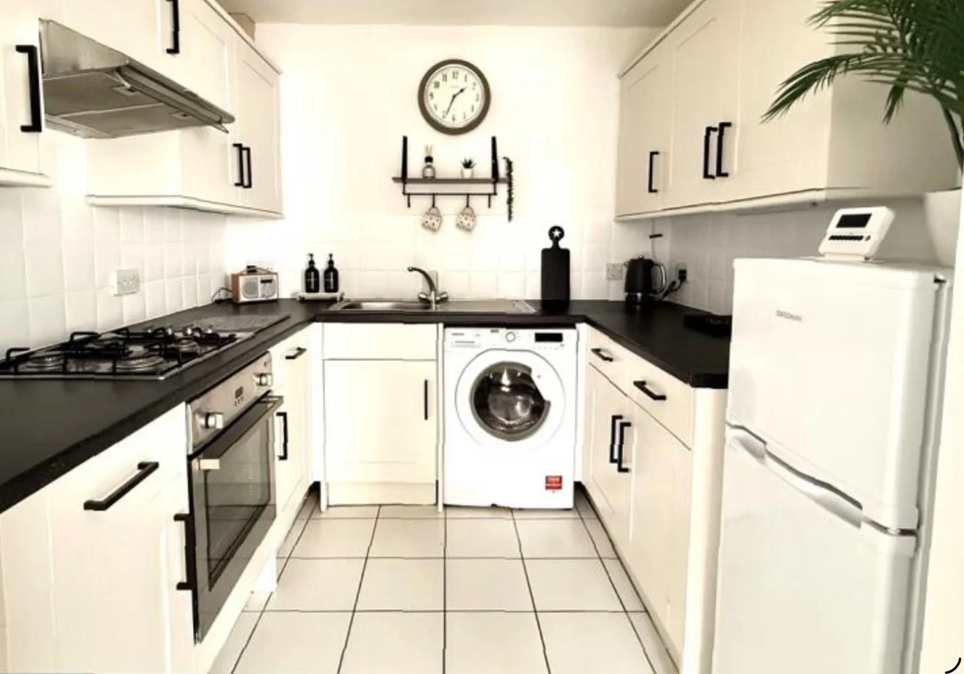Flat St Saviour's Crescent in Luton
