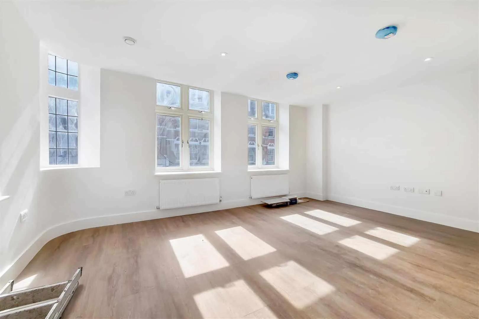 Flat Burleigh way in Greater London