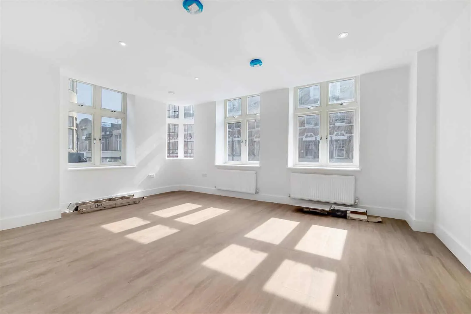 Flat Burleigh way in Greater London