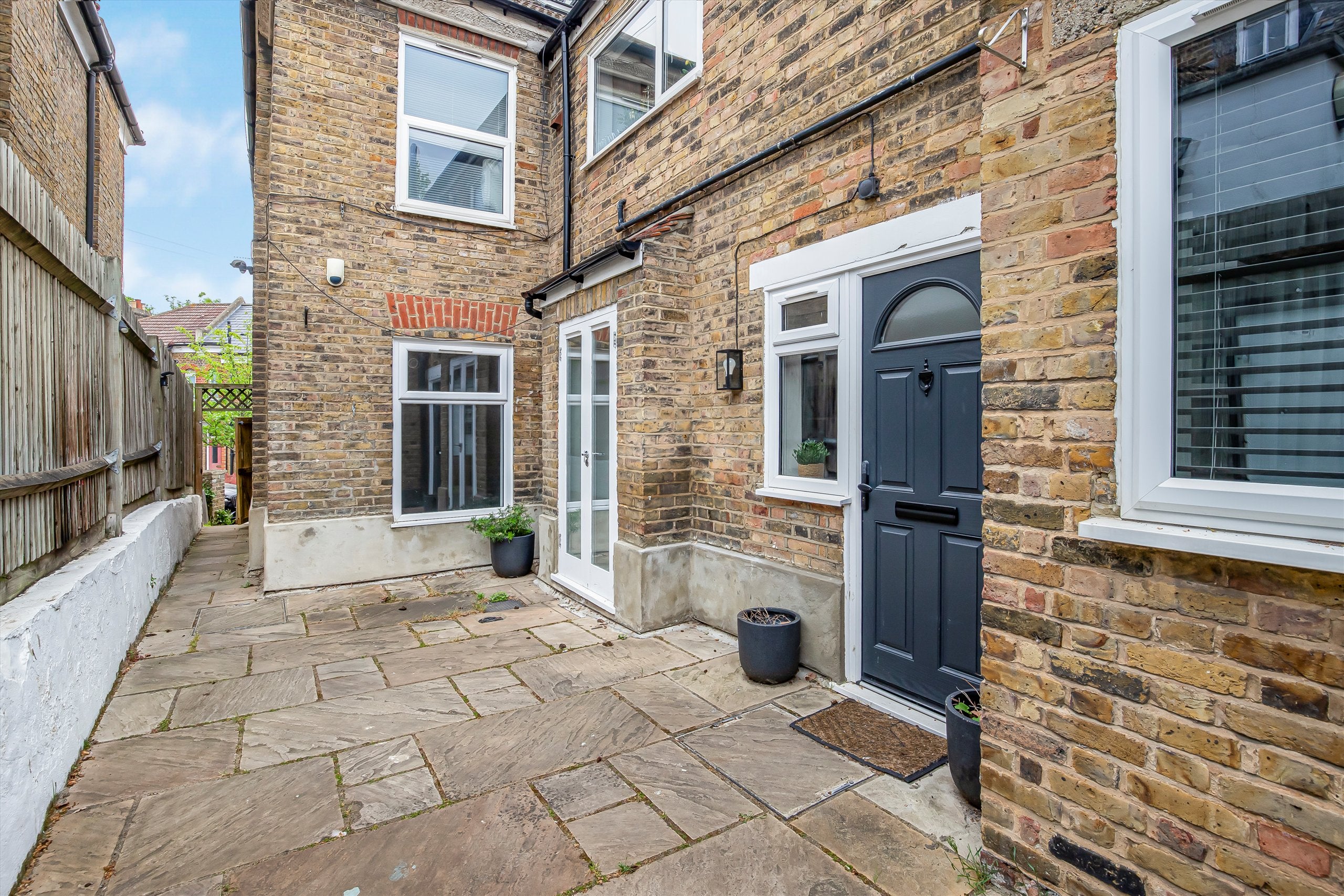 House Dinsdale Road in Greater London