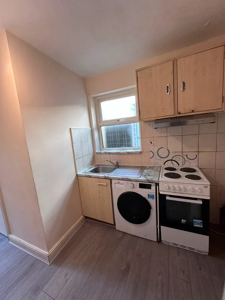 Flat Barking Road in Greater London
