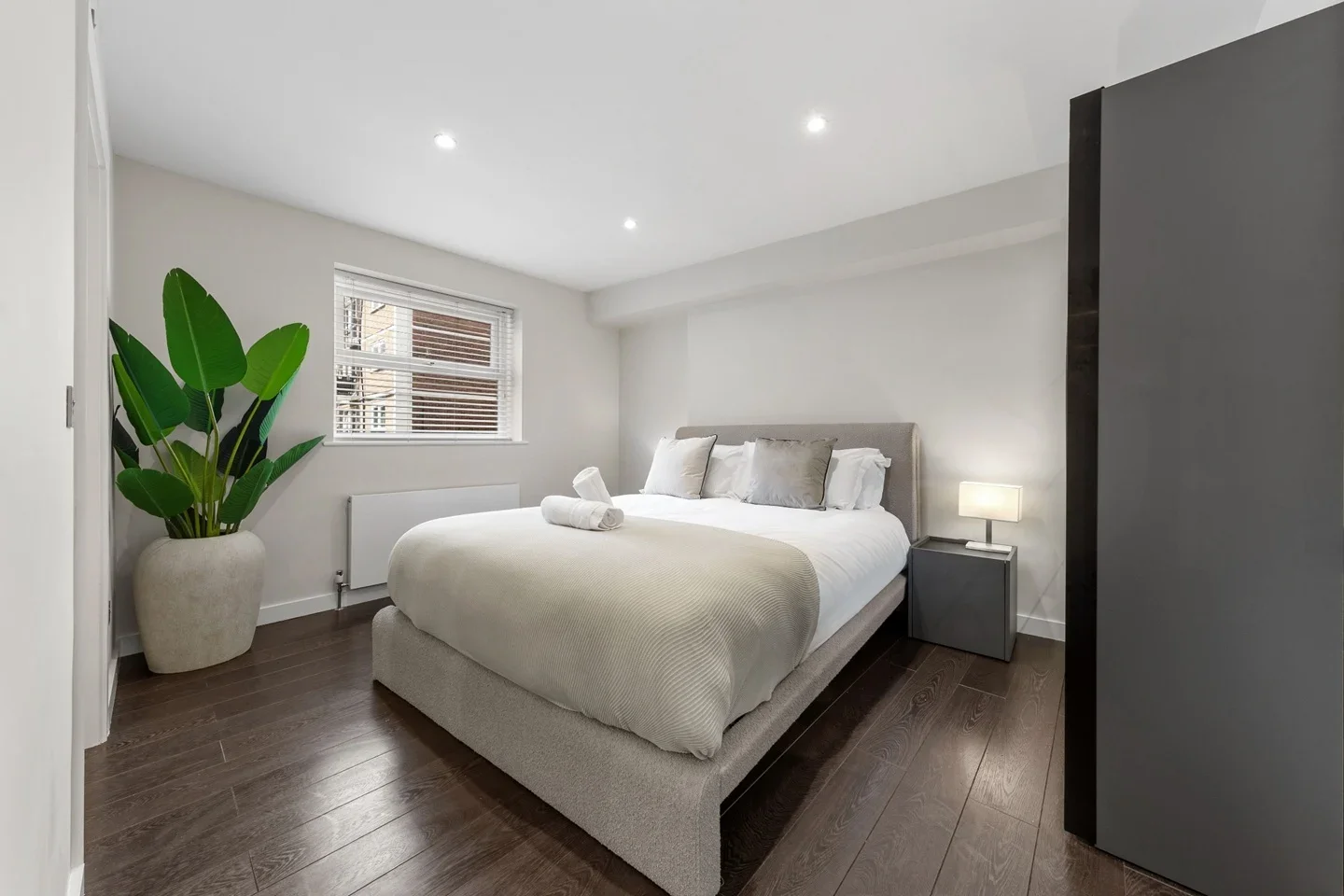 Flat Maltby Street in Greater London