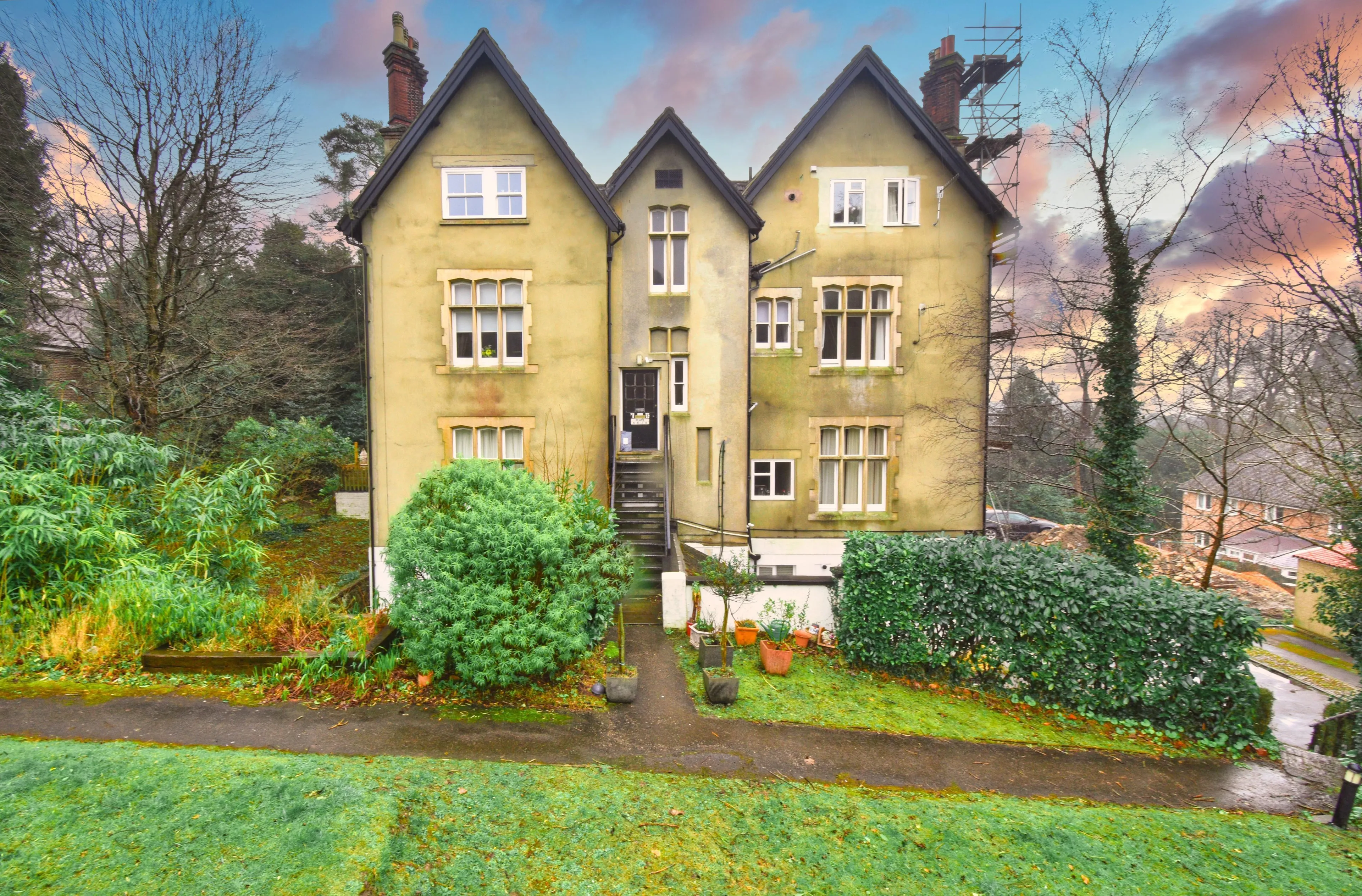 House Raglan Road in Reigate and Banstead