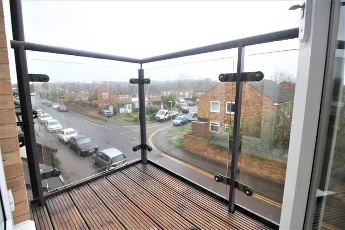 Flat Cezanne Road in Watford