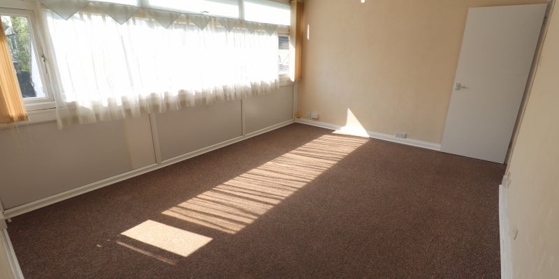 Flat Hornby Court in Bromborough