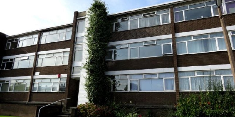 Flat Hornby Court in Bromborough