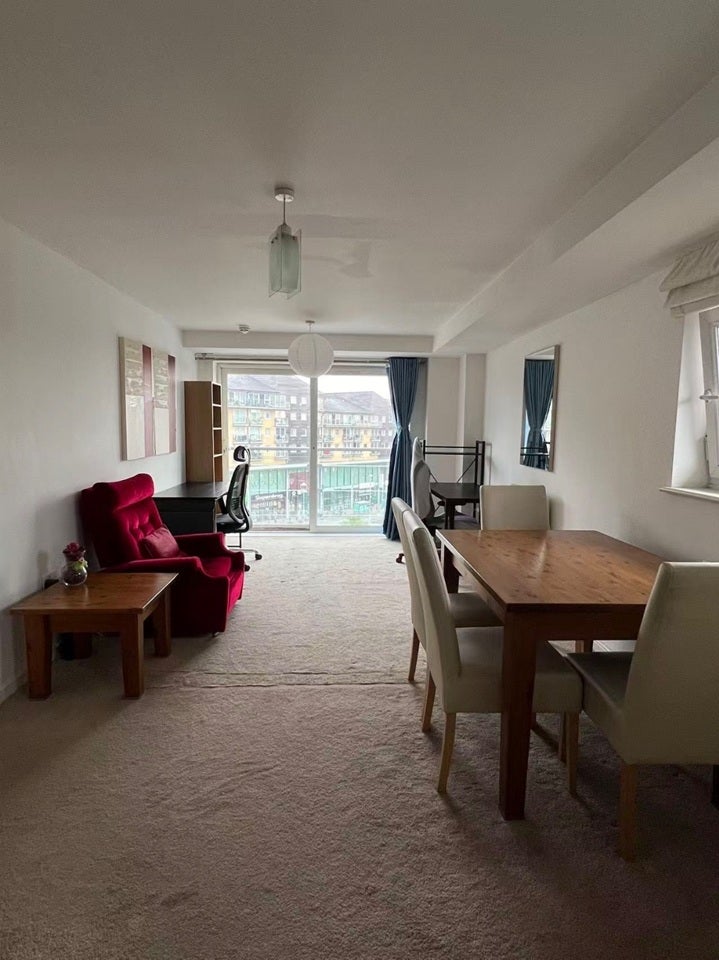 Flat Tilley Road in Greater London
