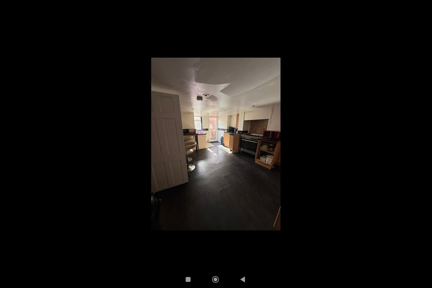 Room Dawlish Crescent in Leeds