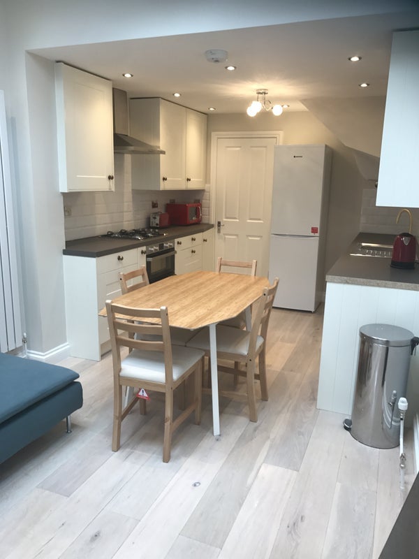 Room Wandsworth Bridge Road in Greater London