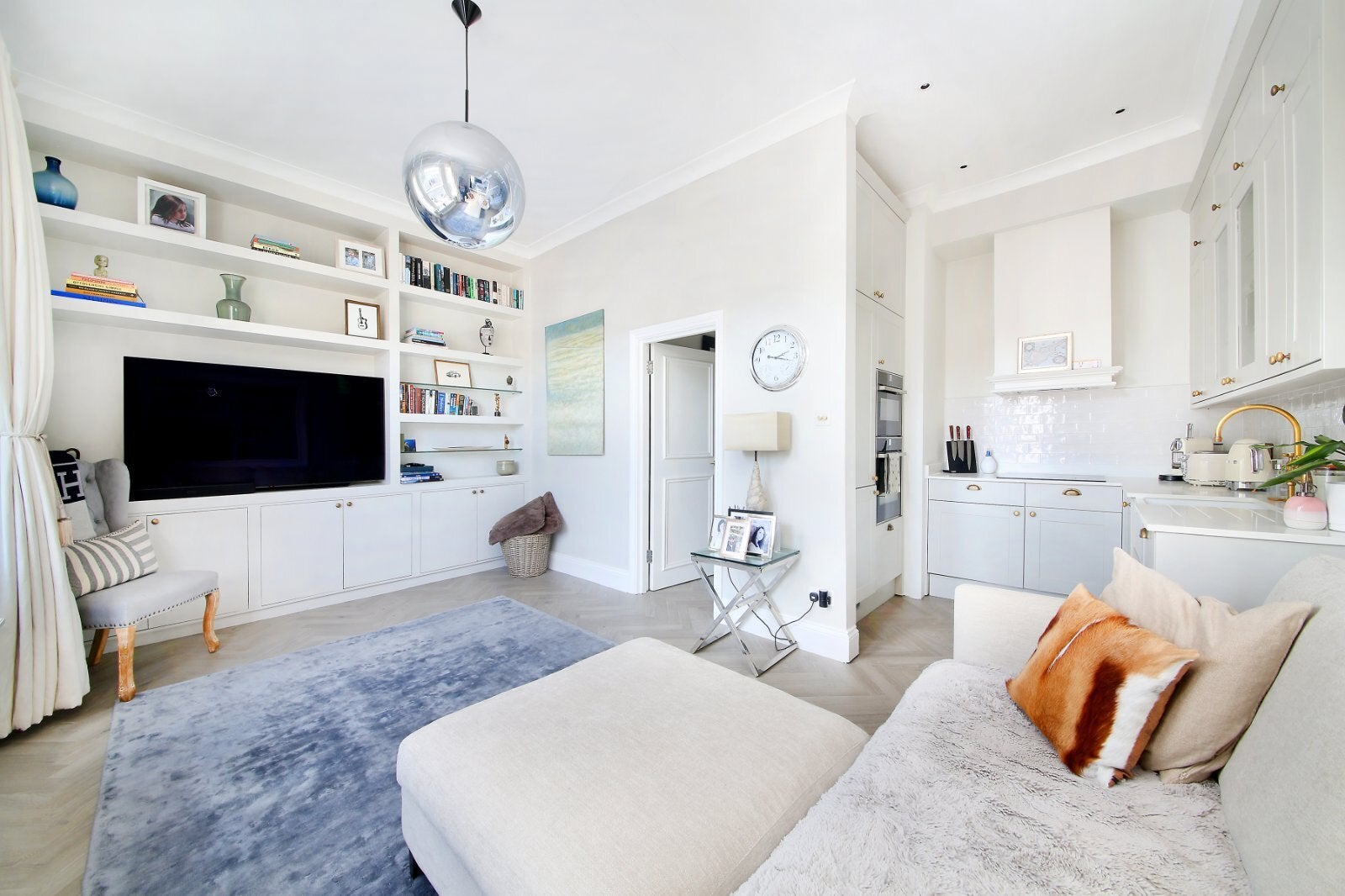 Flat Saint John's Hill in Greater London