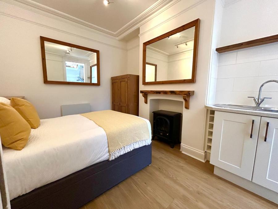 Room Barnardo Road in Exeter