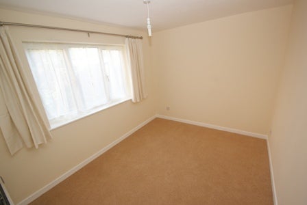 Flat Cumberland Close in Bristol