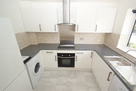 Flat Cumberland Close in Bristol