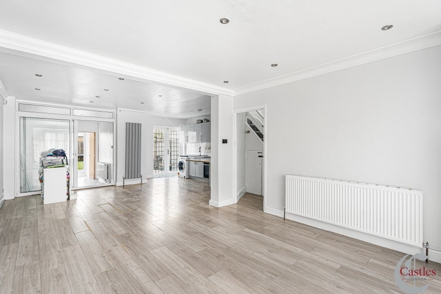 House Cheddington Road in Greater London
