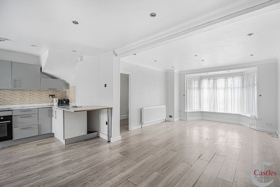 House Cheddington Road in Greater London