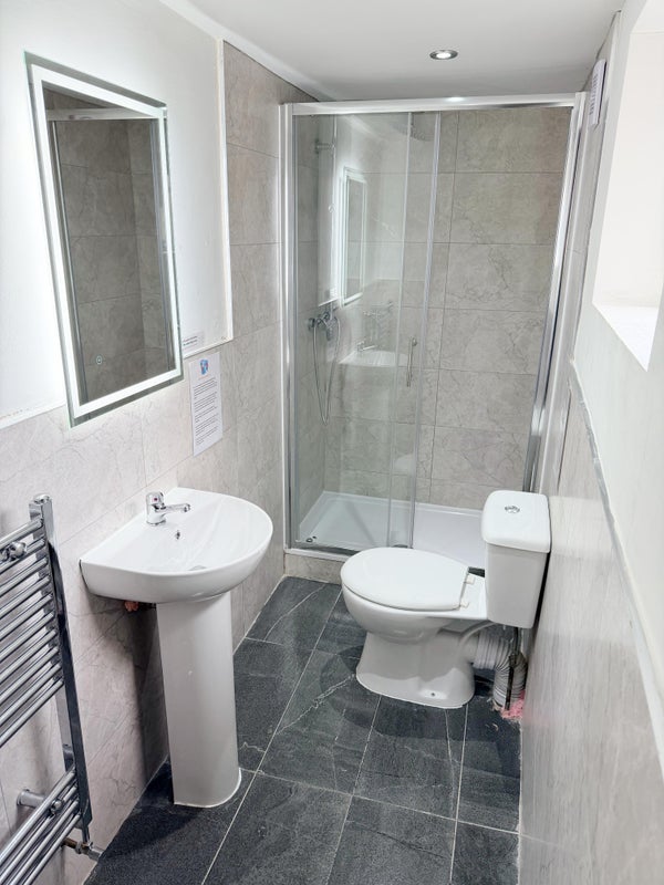 Room Mansell Road in Liverpool