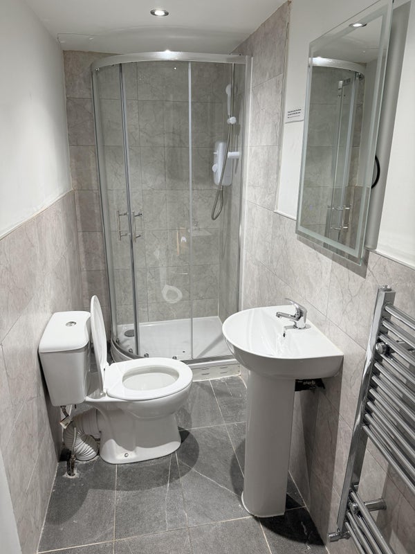 Room Mansell Road in Liverpool