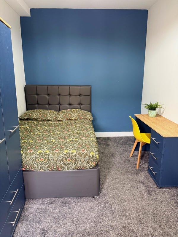 Room Mansell Road in Liverpool