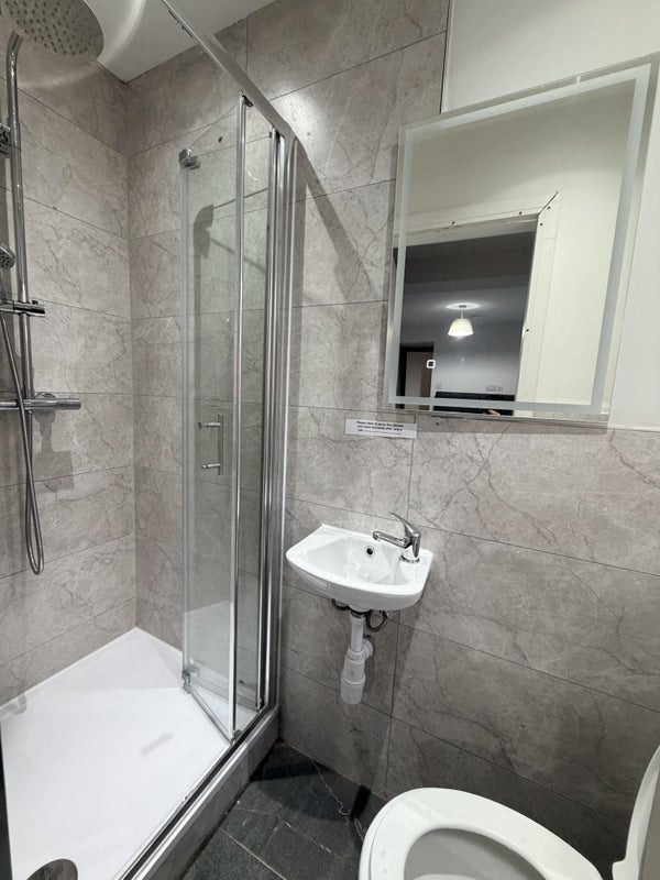 Room Mansell Road in Liverpool