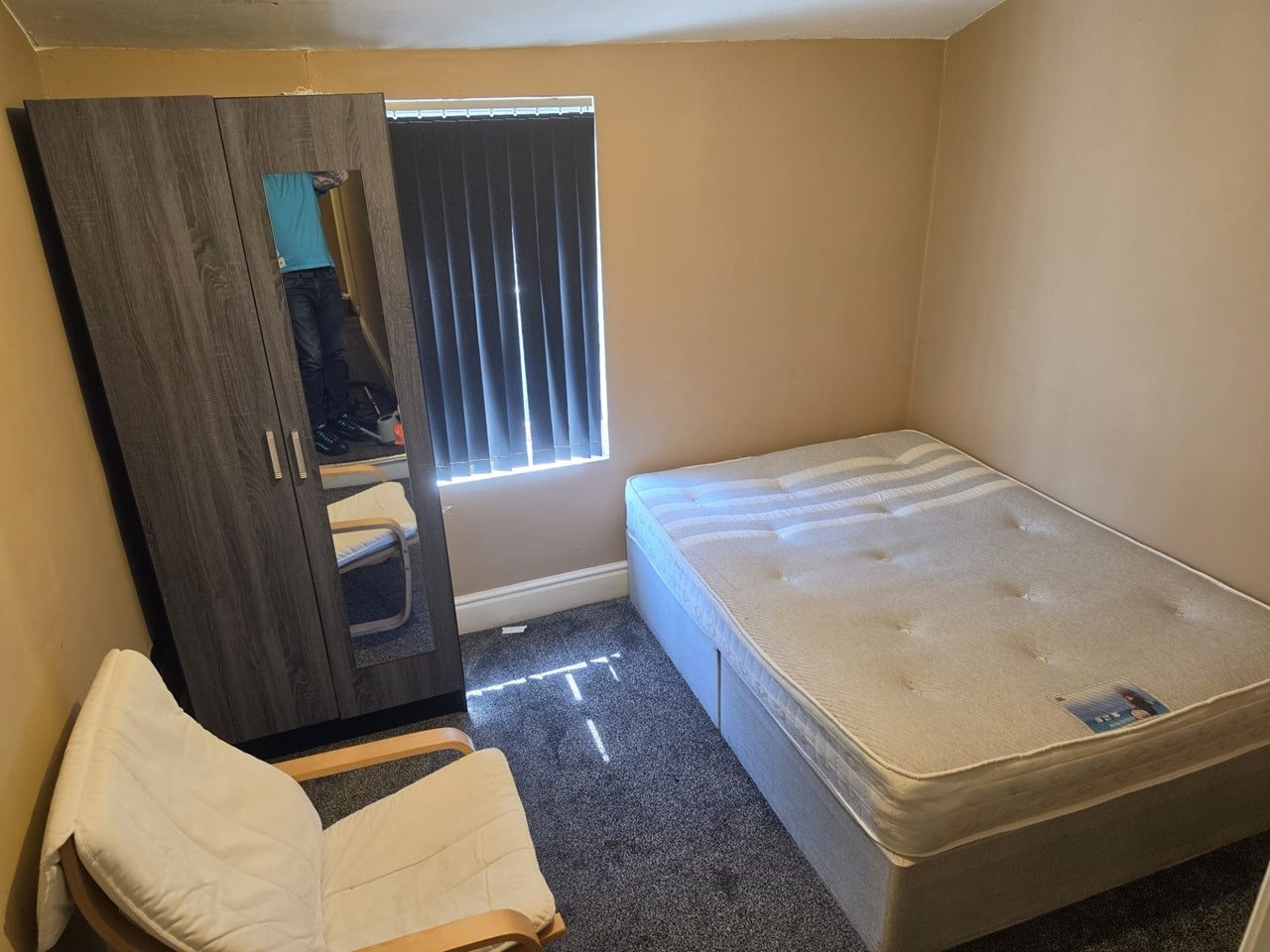 Room Elm Drive in Litherland