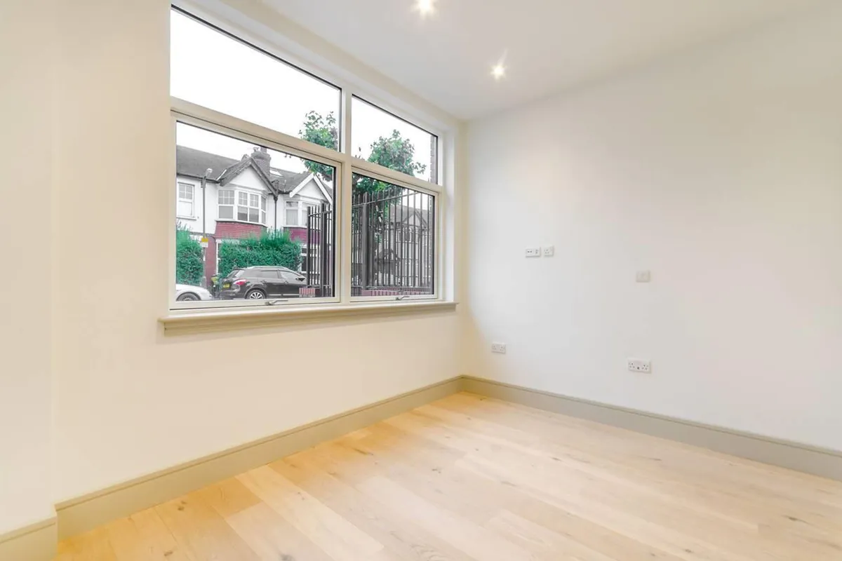 Flat Burlington Road in Greater London