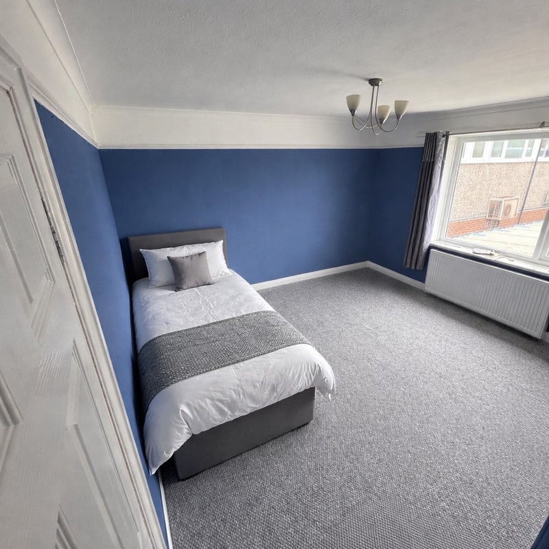 Room Main Street in Leeds