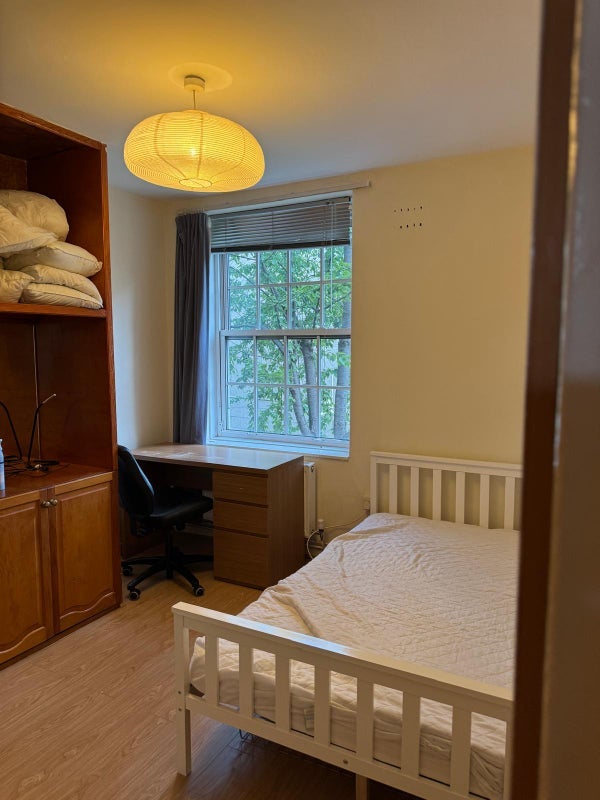 Room Coral Street in Greater London