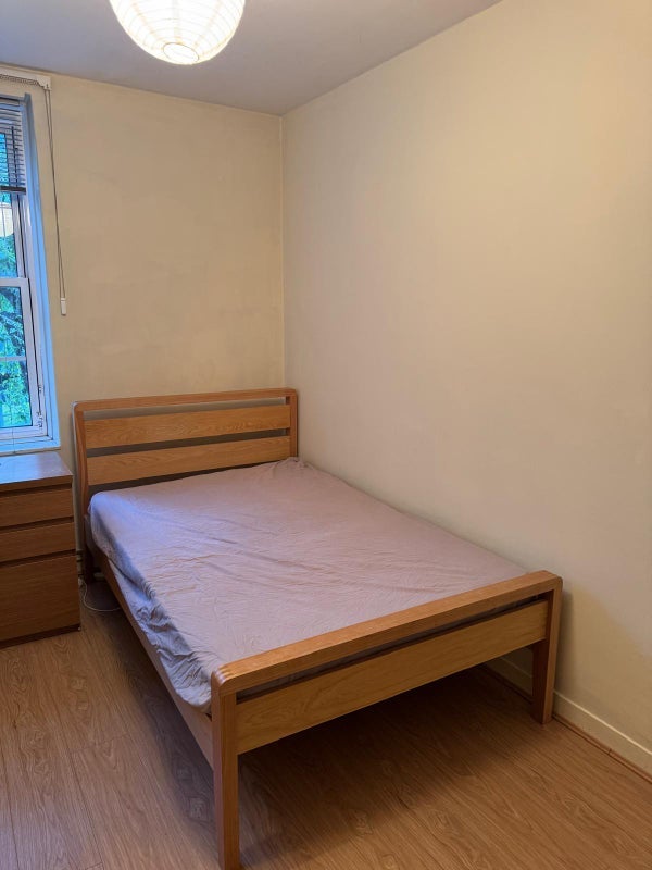 Room Coral Street in Greater London