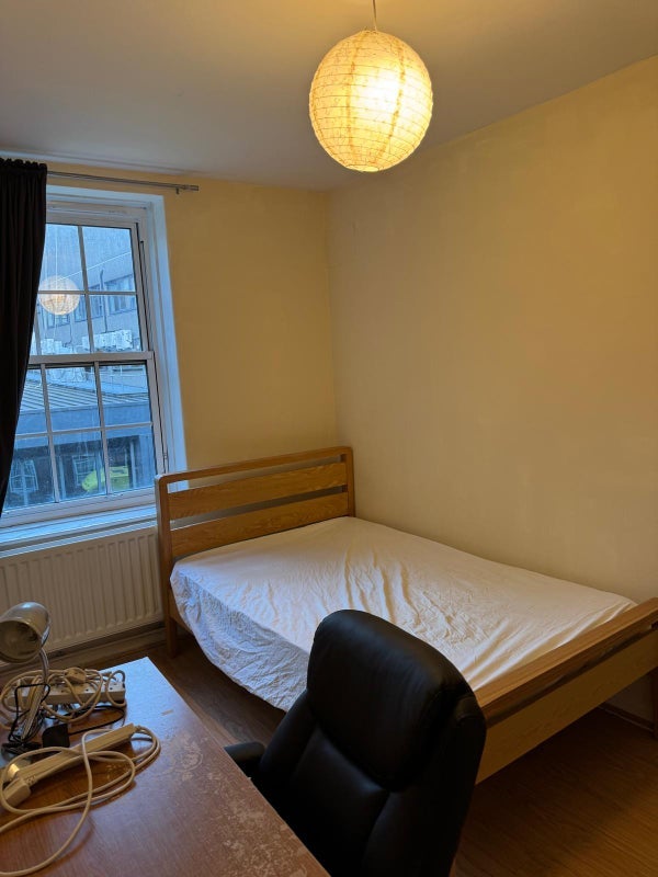 Room Coral Street in Greater London