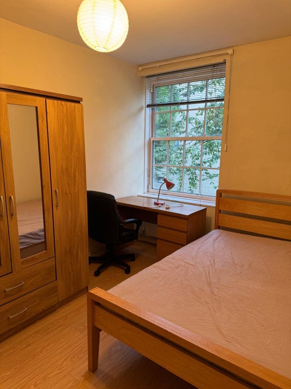 Room Coral Street in Greater London