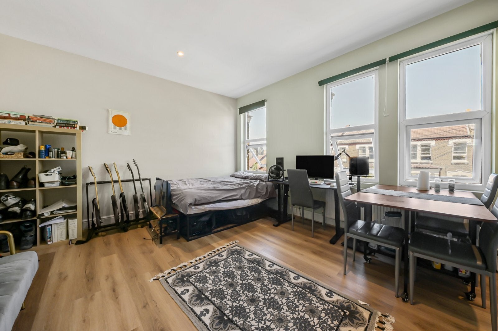 Flat Fairbridge Road in Greater London
