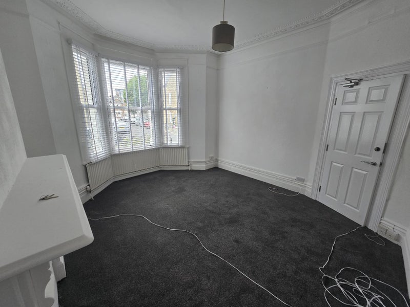 Room Herndon Road in Greater London