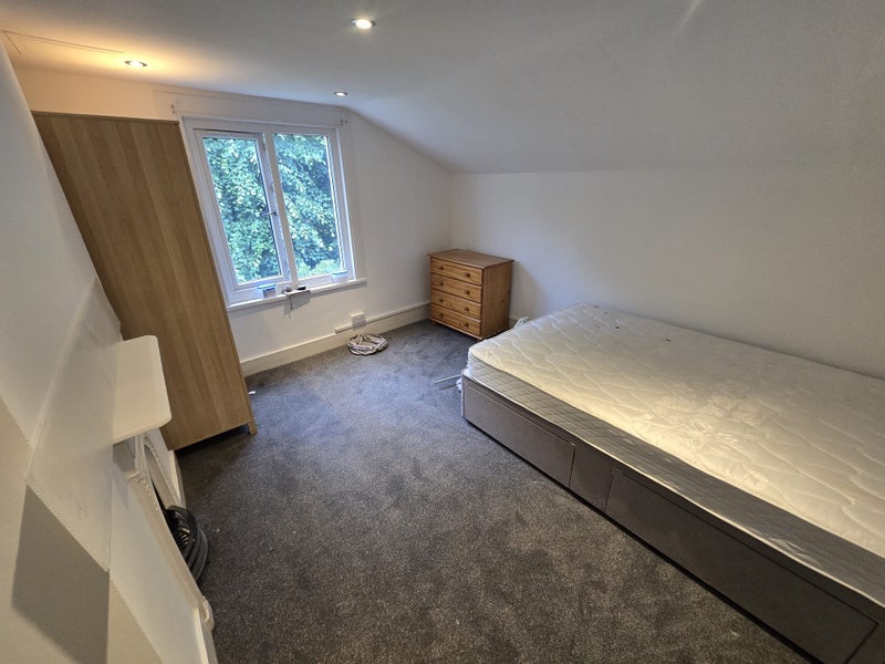 Room Herndon Road in Greater London