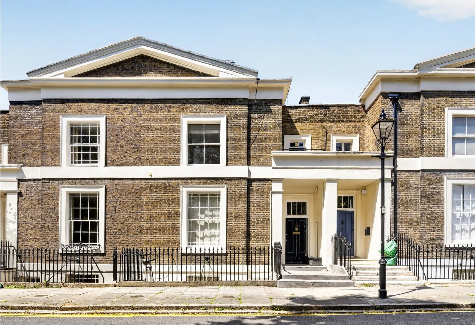 Flat Lloyd Square in Greater London