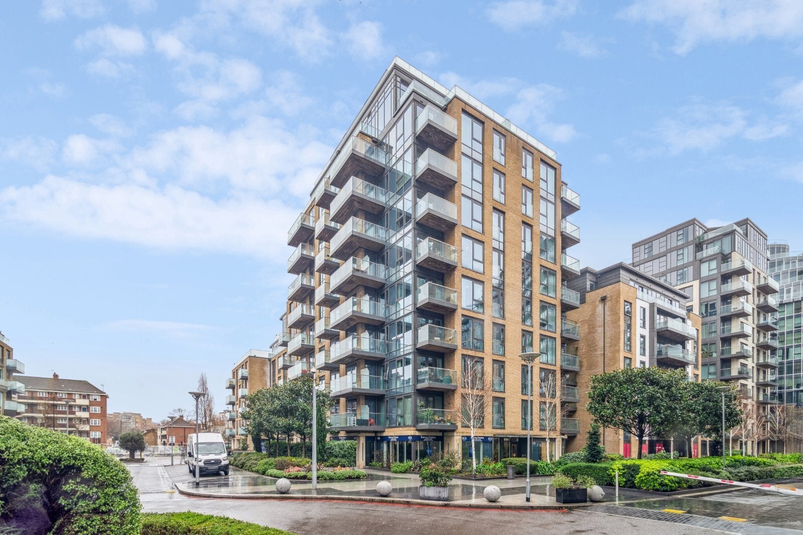 Flat Juniper Drive in Greater London