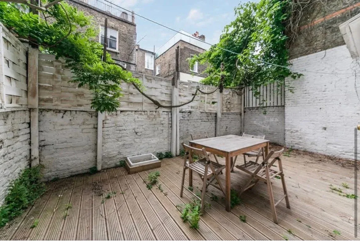 Flat Rushcroft Road in Greater London