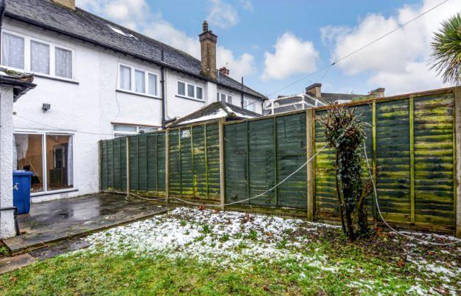 House Queens Drive in Greater London