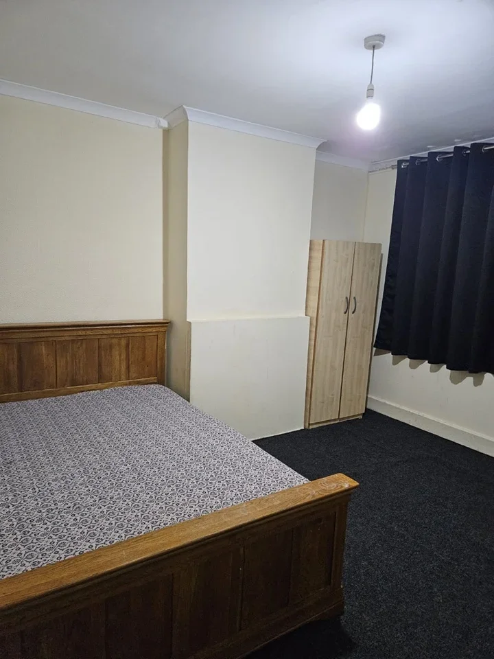 Room Longbridge Road in Greater London