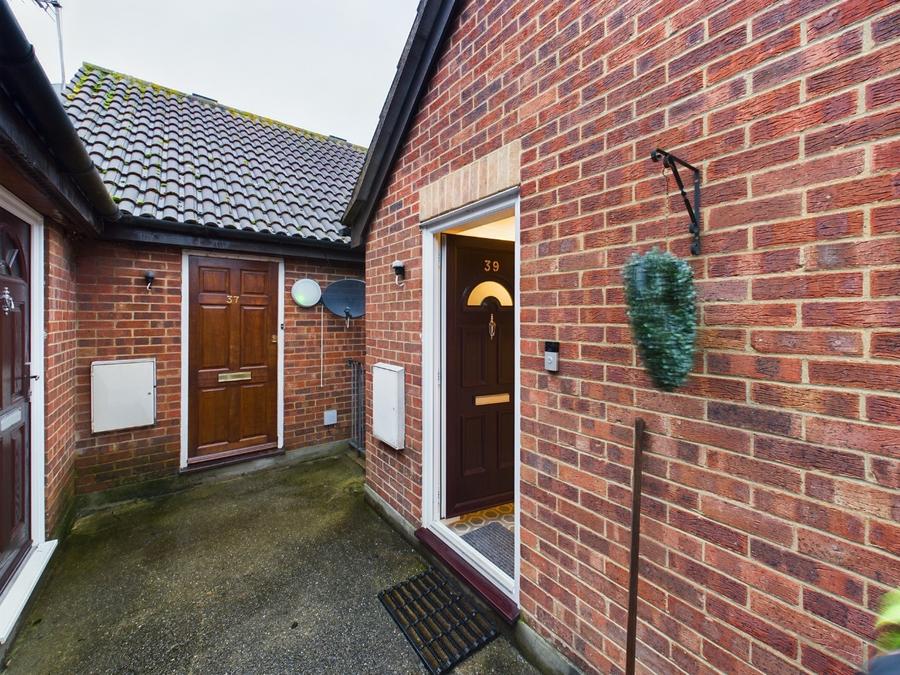 Flat Inkerpole Place in Chelmsford