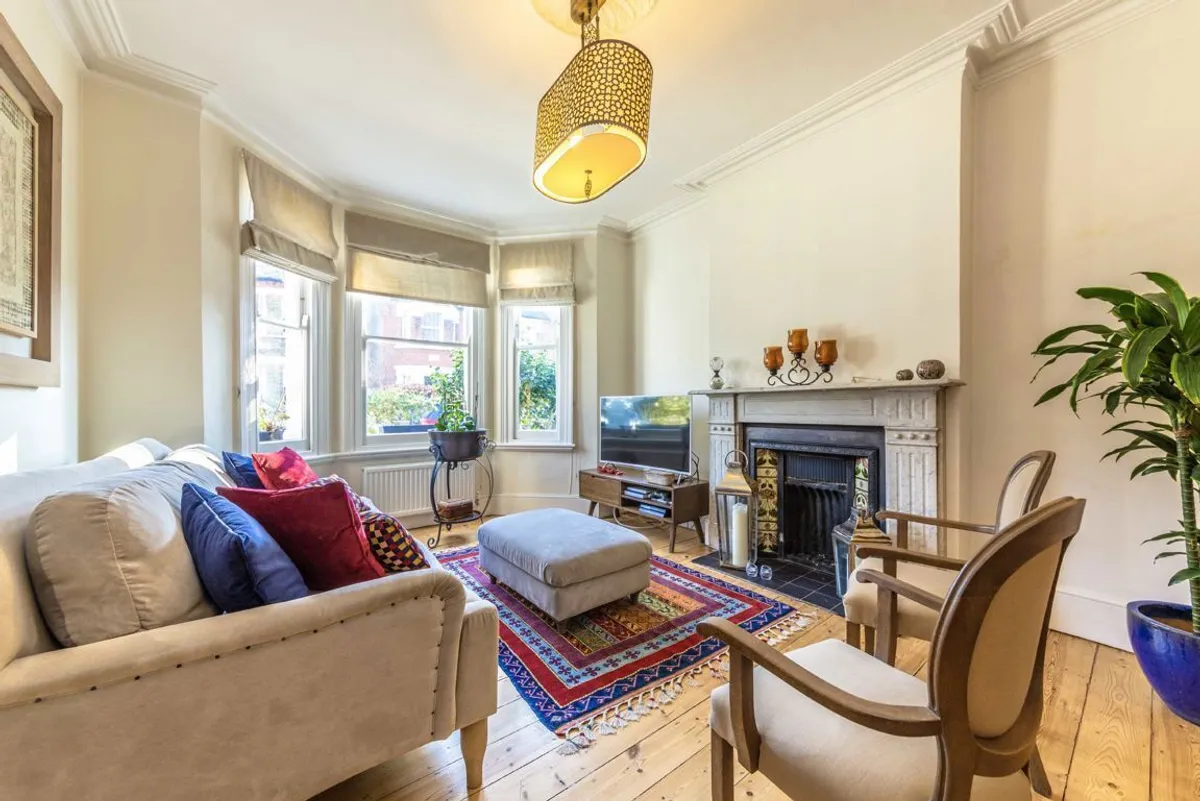 House Thorney Hedge Road in Greater London