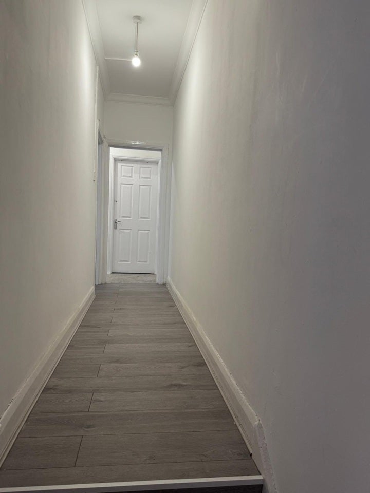 Room High Road in Greater London