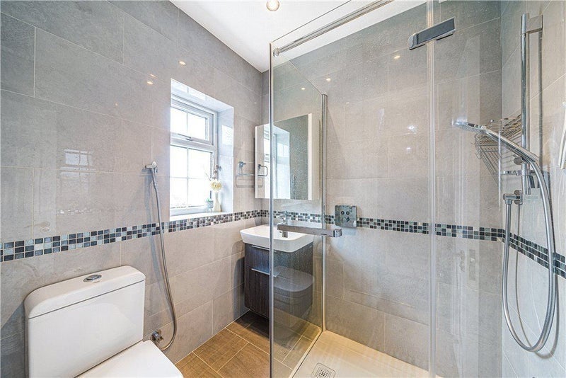 Room Castleton Road in Greater London