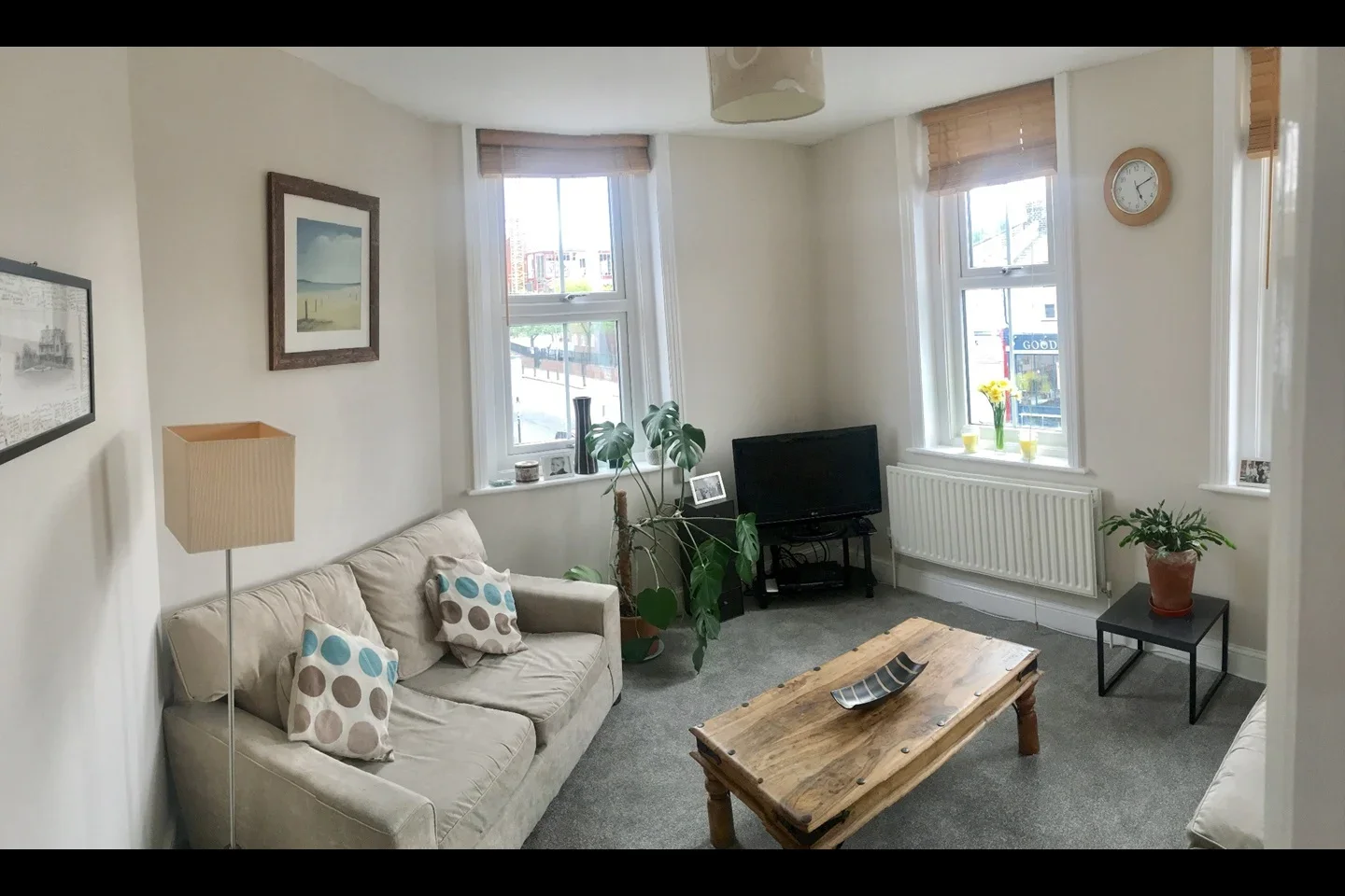 Flat Garratt Lane in Greater London
