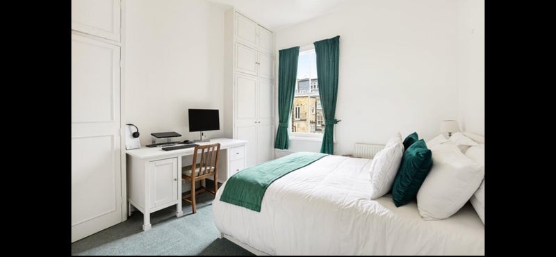 Room Albert Bridge Road in Greater London