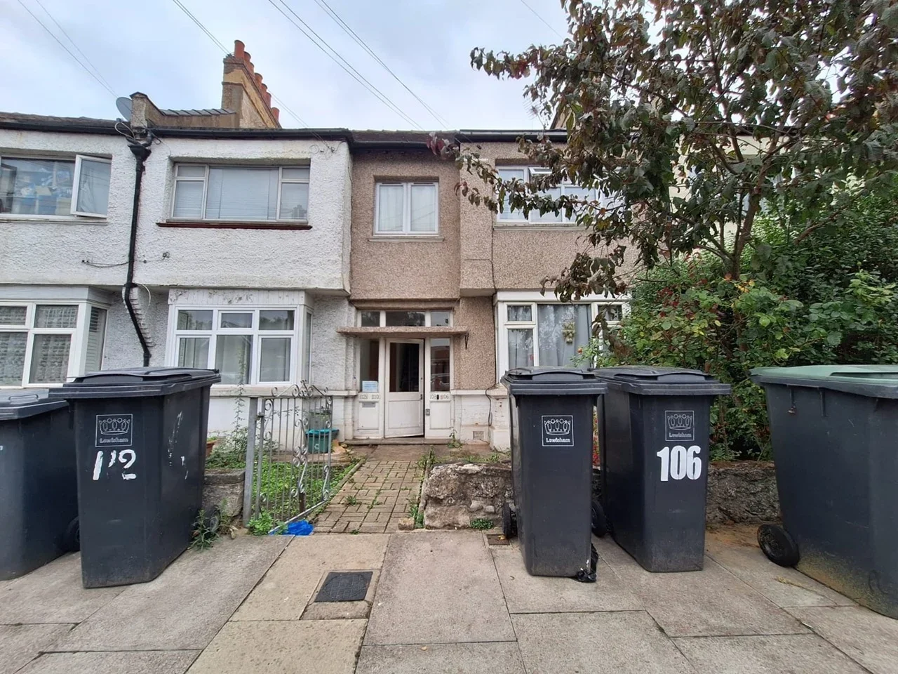 Flat Marvels Lane in Greater London